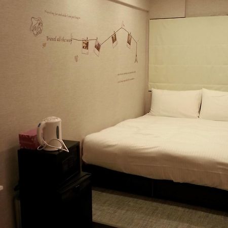 Holiday Fun Hostel Тайбэй Экстерьер фото