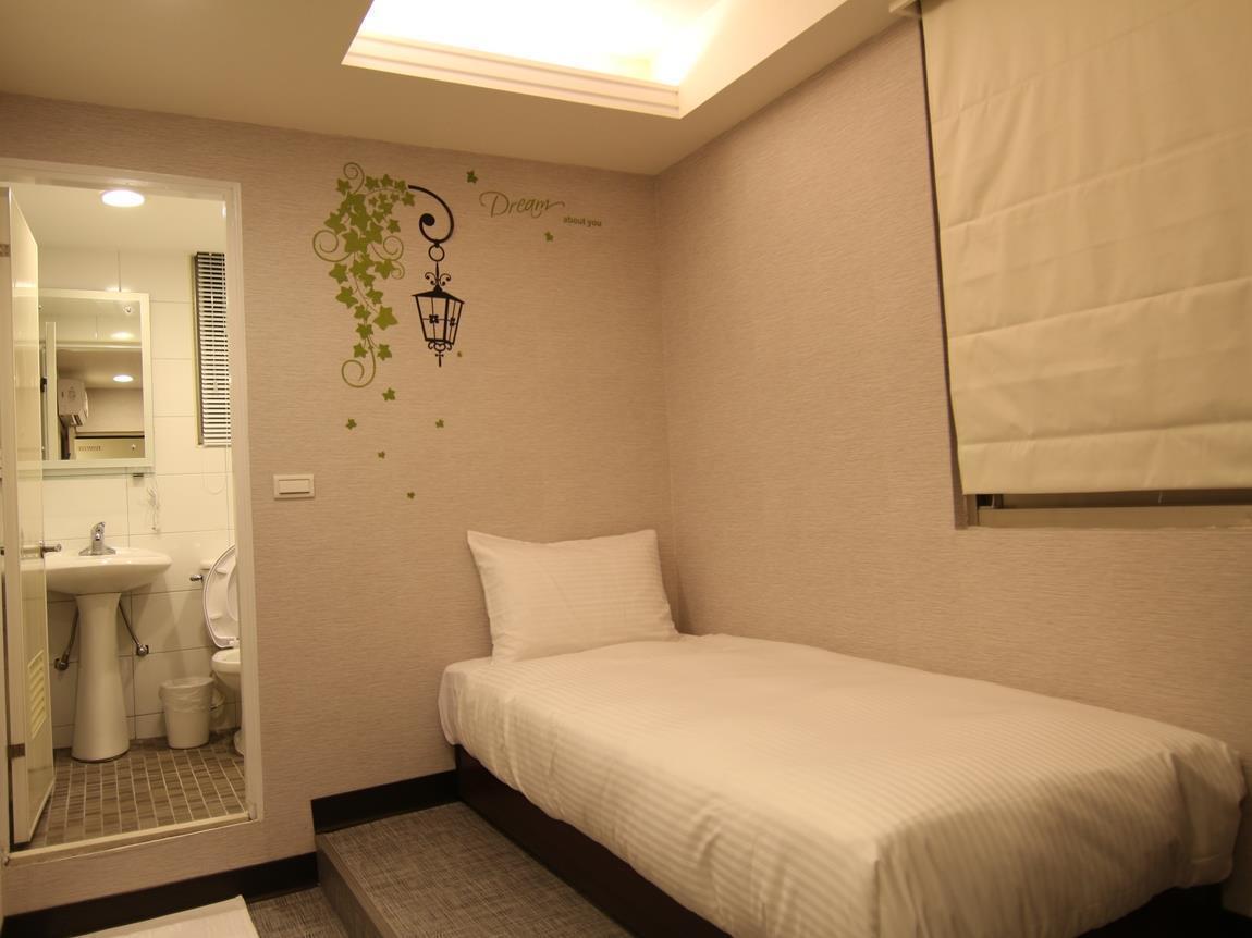 Holiday Fun Hostel Тайбэй Экстерьер фото
